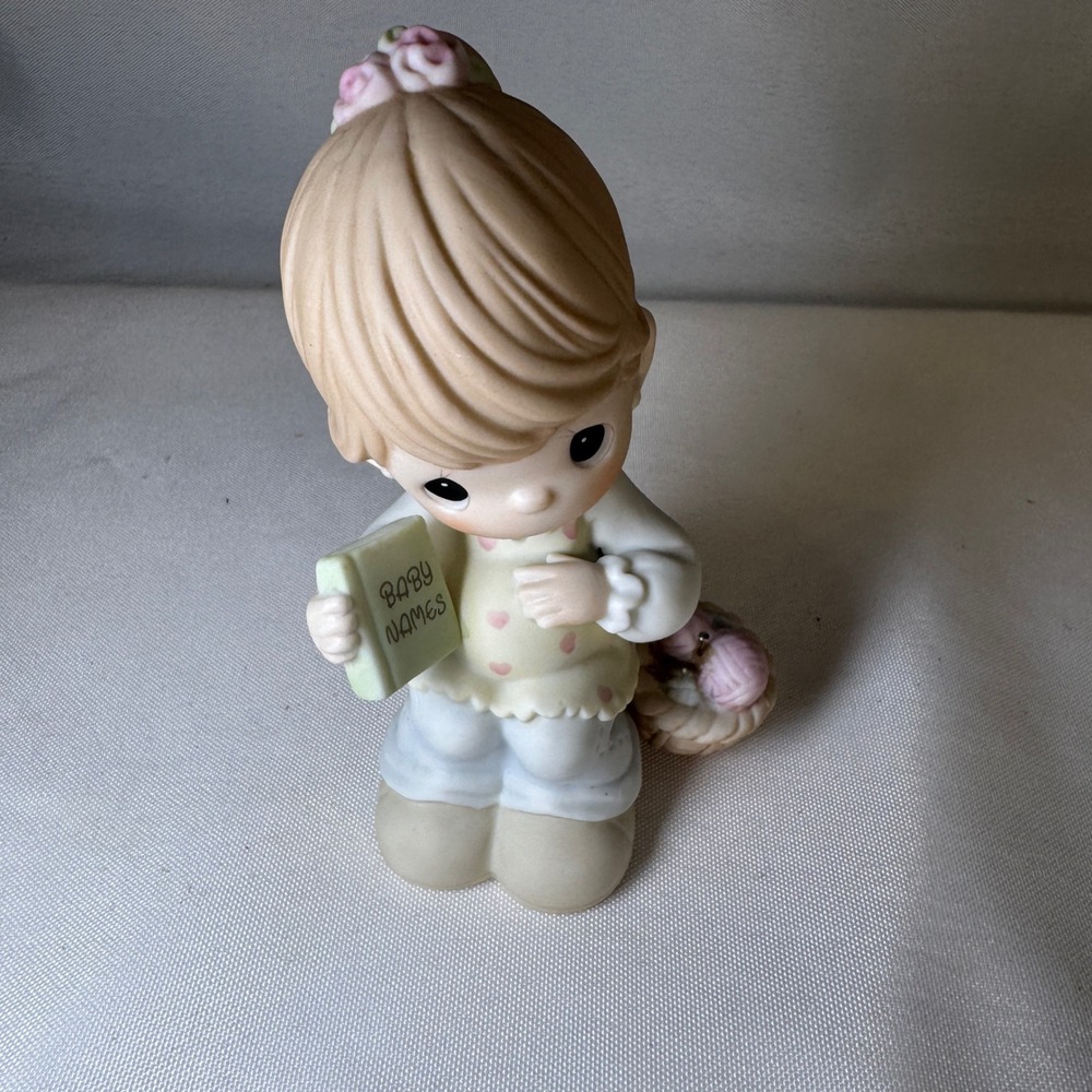 Precious Moments 2003 Expecting A Bundle Of Joy Figurine 114015 Baby Names Book